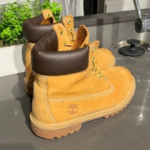 Timberlands size 8(W), 6(M)